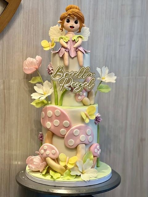 Birthday cake with a fairy tale theme