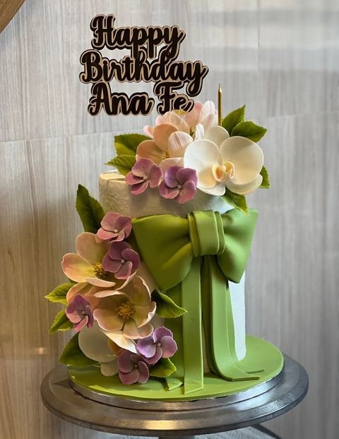 Birthday cake with a flower theme