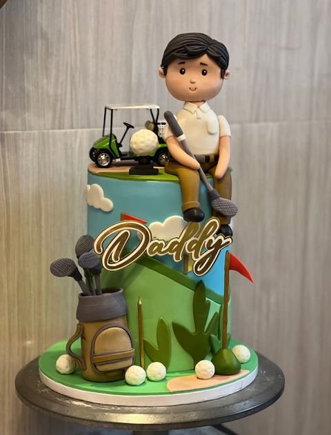 Birthday cake with a golfer theme