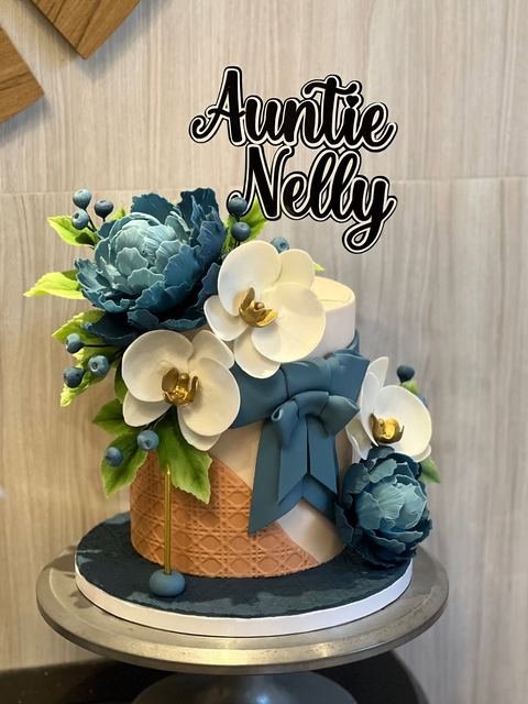 Birthday cake with a blue floral theme