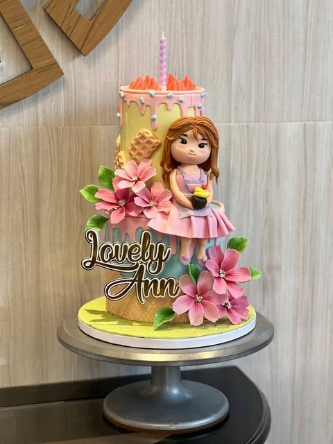 Birthday cake with a floral fairy theme