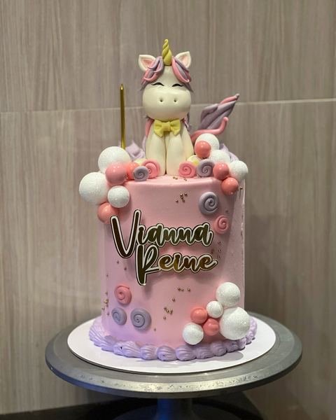 Birthday cake with a unicorn theme