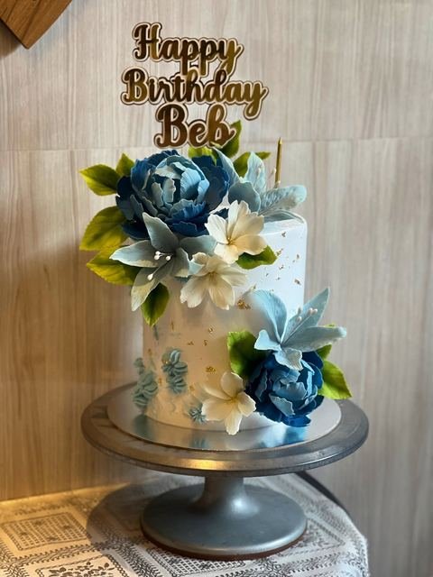 Birthday cake with a girlfriend theme