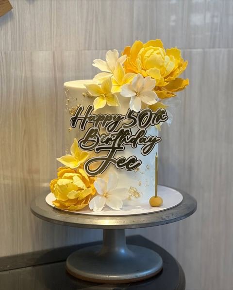 Birthday cake with a 60th floral theme