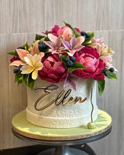 Custom cake, bouquet flower design