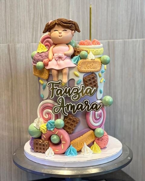 Custom cake, sweets colorful playful bright colors design