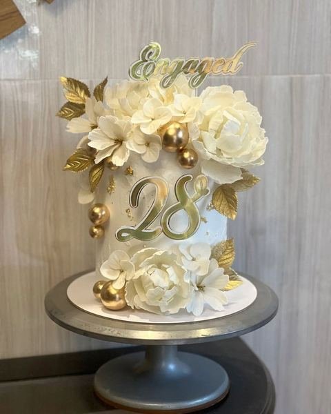 Single tier engagement cake