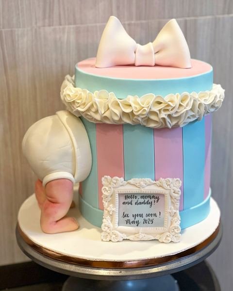 Gender reveal cake