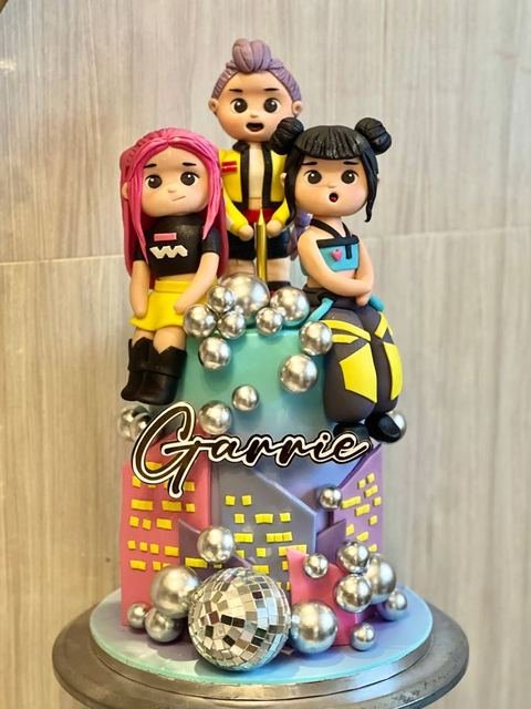 K-pop themed custom cake