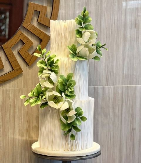 Wedding cake, elegant green and white structure design