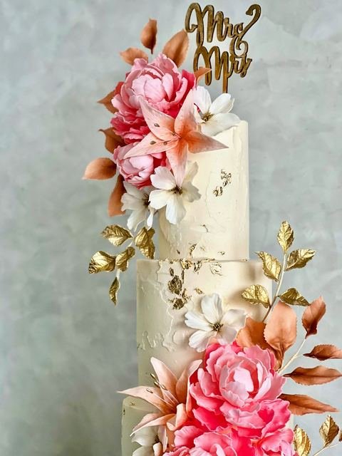Wedding cake, floral regal gold design